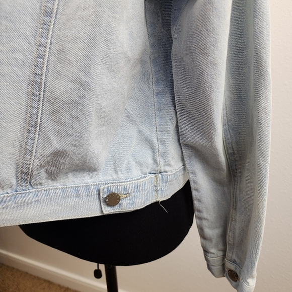 Forever 21 Light Wash Denim Jacket Cotton Classic 90's Vintage Style Size Large - Picture 6 of 11